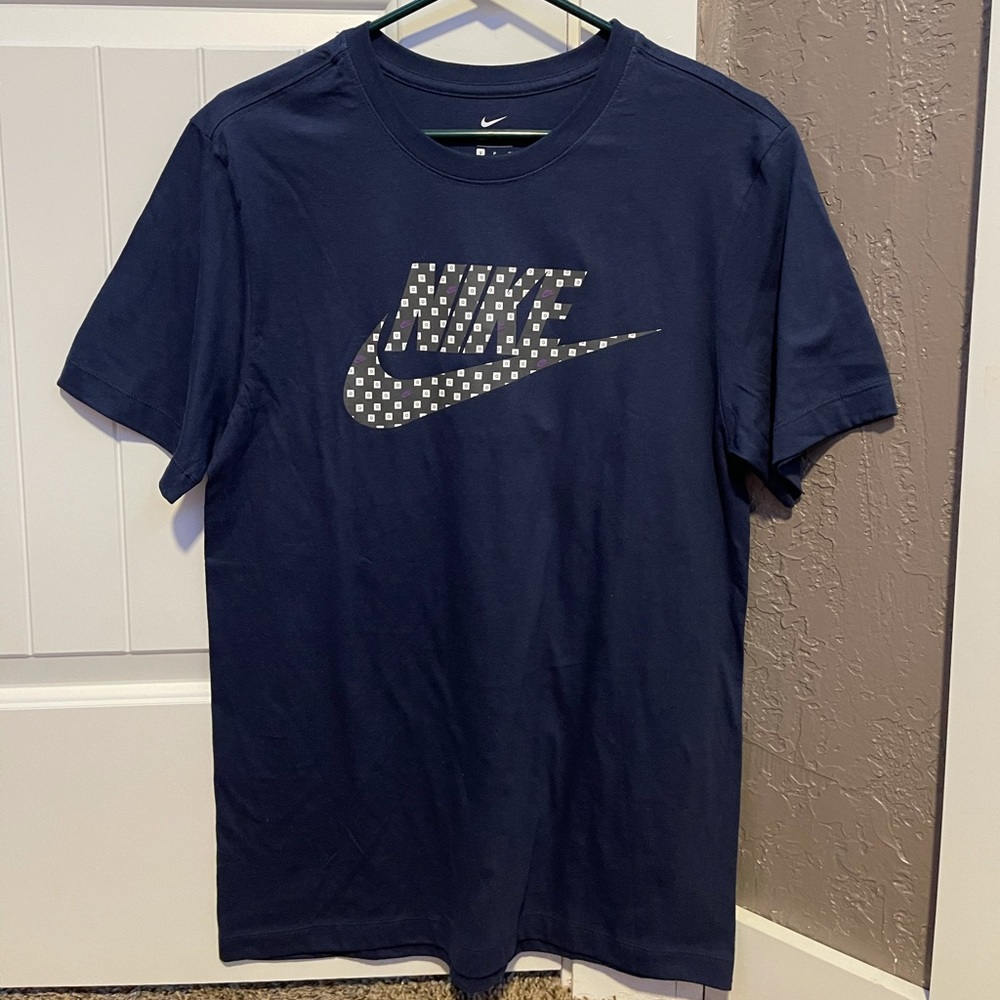 Men’s Nike T-shirt
